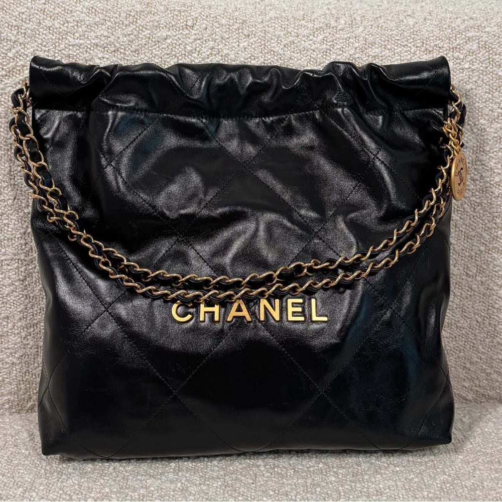 Chanel 22 Small Bag in Black